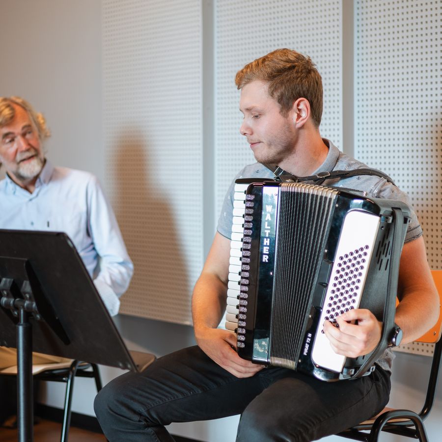 Accordeon- en trekharmonikalessen o.l.v Hotze Jelsma in De Lawei