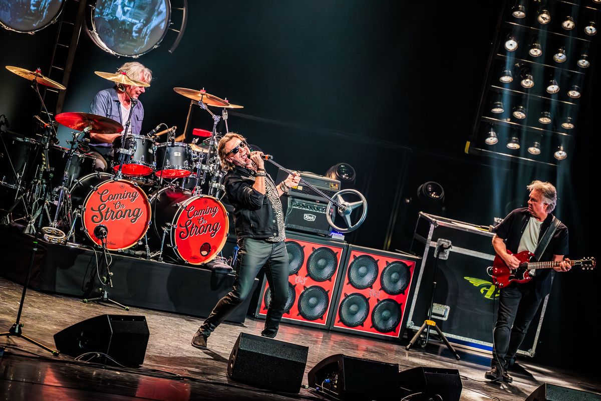 Coming On Strong - Onze Earring