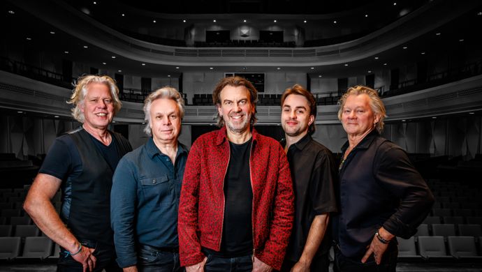 Coming On Strong - Onze Earring